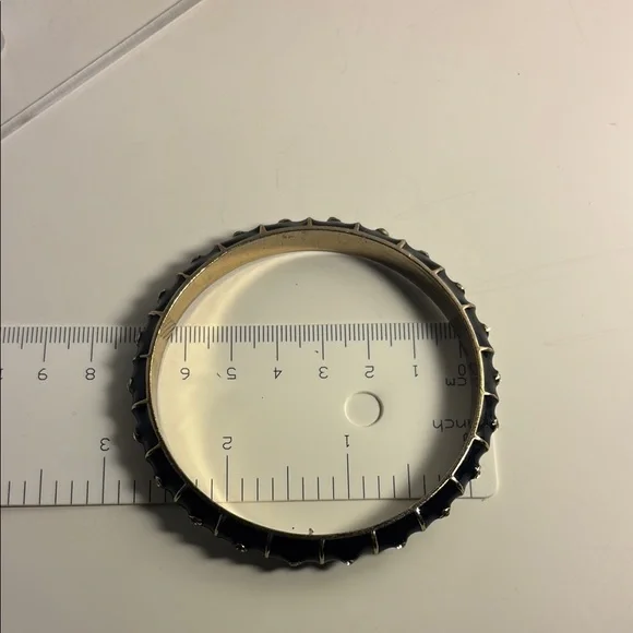 Elegant Black and Gold Bangle - Picture 3 of 4